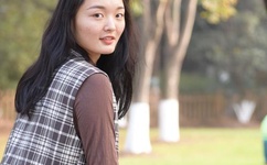 少年男妓被迫张开腿供人玩弄